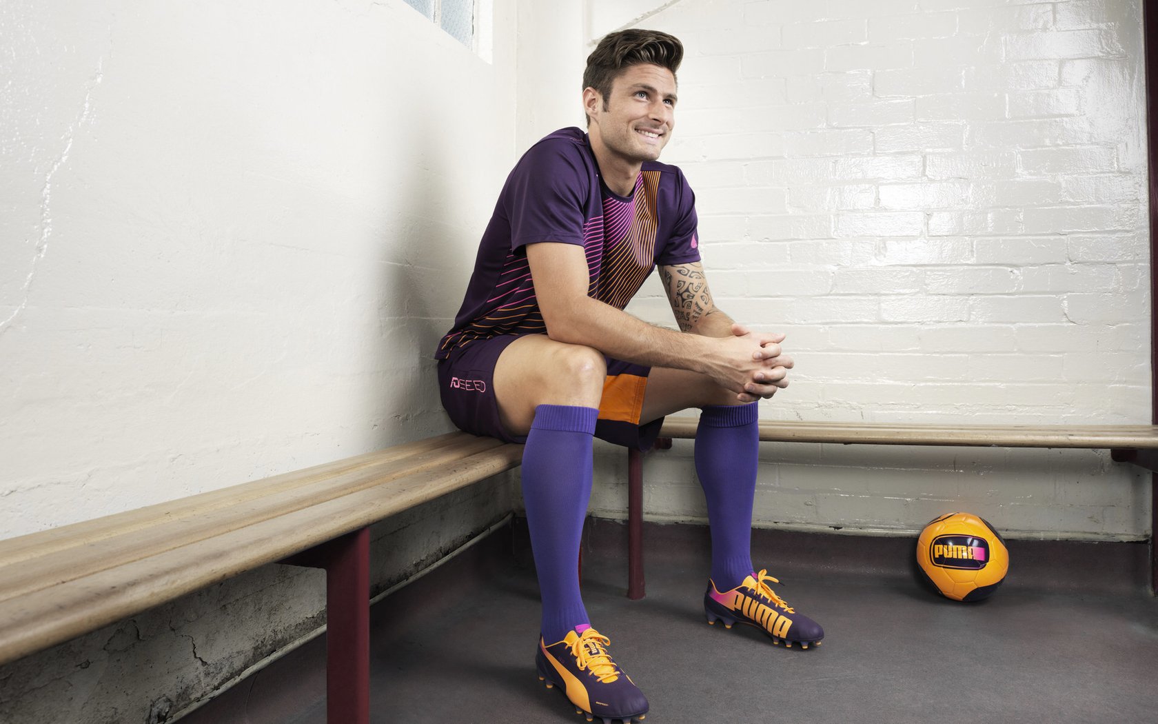 _酷炫霓虹滑板：城市夜行的时尚运动_，滑板 炫酷