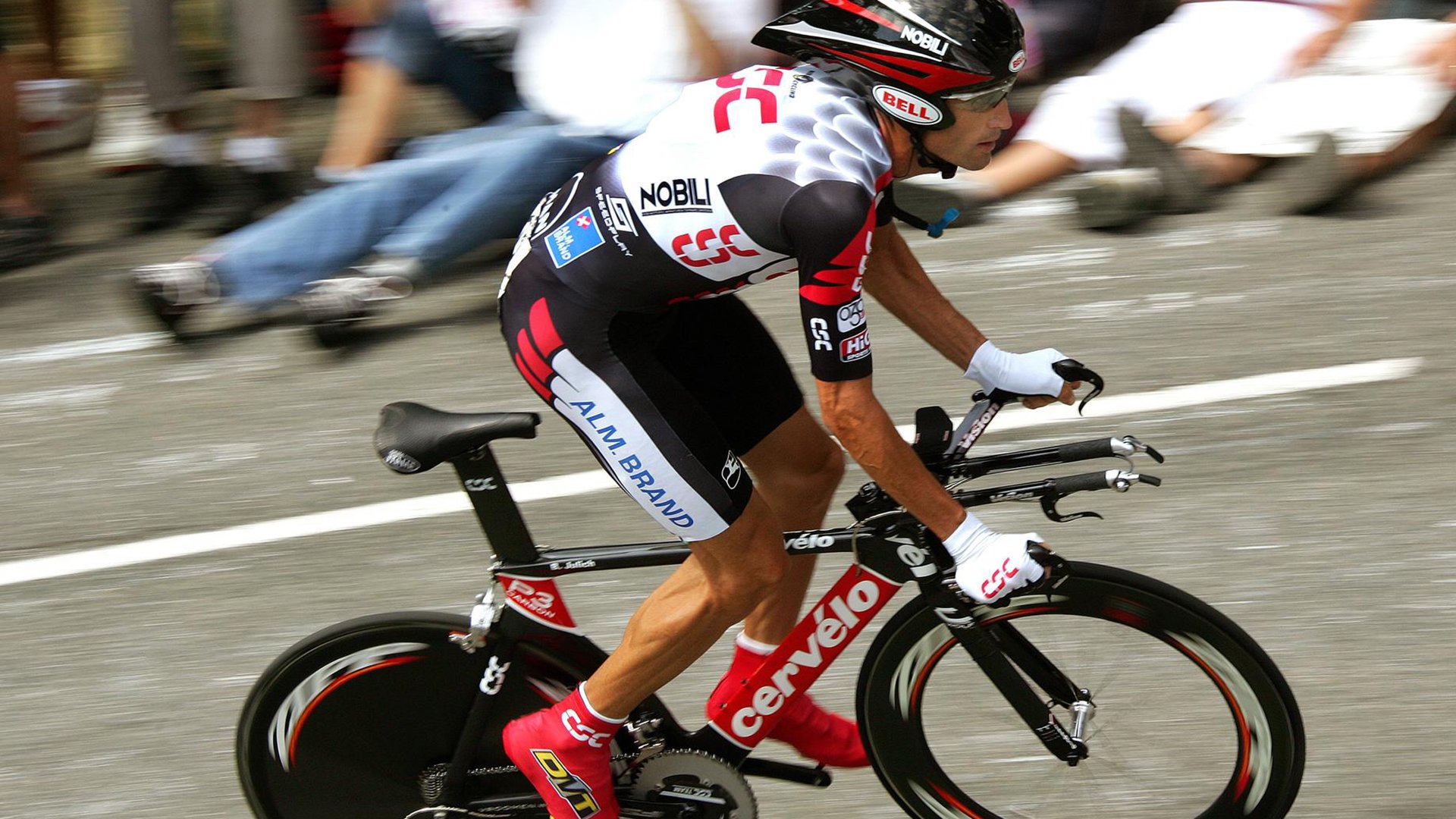 -安德烈斯·特米尼奥和埃莉亚·卡纳莱斯在欧洲锦标赛中打破西班牙反曲弓混合团体纪录